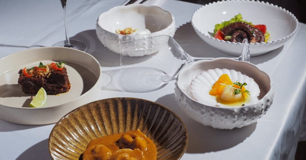 五感で楽しむ食の体験。視覚・聴覚・嗅覚・味覚・触覚がすべて刺激される和食シーン。