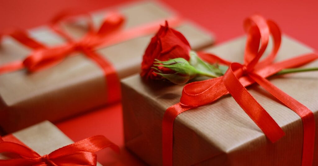 高級感あふれる和風ギフトパッケージ。丁寧な包装と美しい熨斗が特徴。