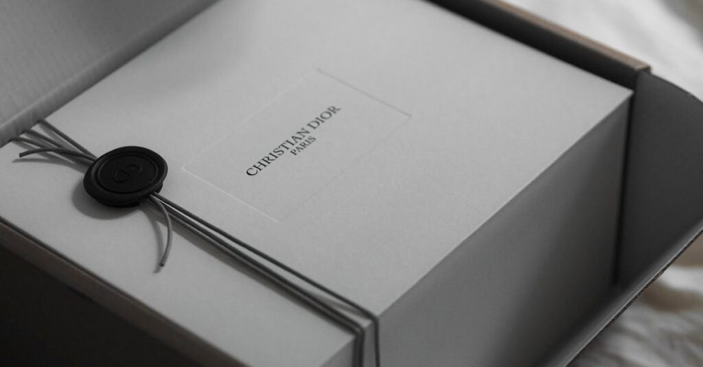 高級食材ギフトを開封する瞬間。美しい包装と整然と並んだ食材が印象的。